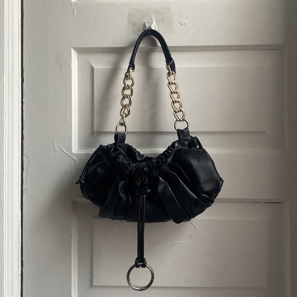 Black & gold Metro 7 thrifted bag. Slight signs of wear.